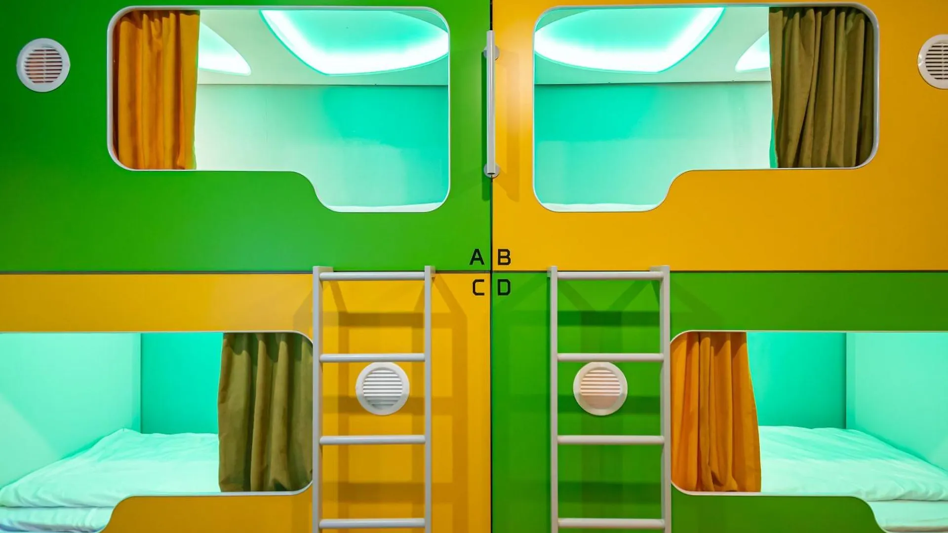 Green Cube Capsule Hostel Sofia 0*,  Bulgaria
